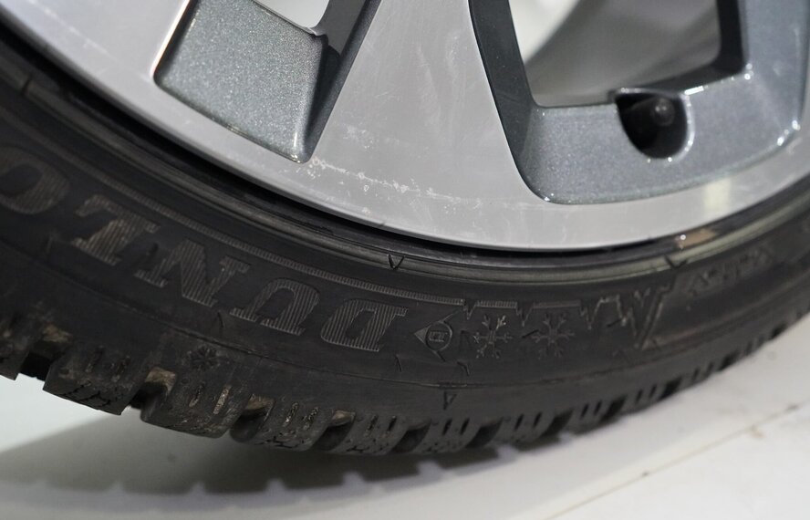 Audi Audi A3 S3 8Y 8V S-line 18 inch velgen Dunlop Winterbanden Origineel