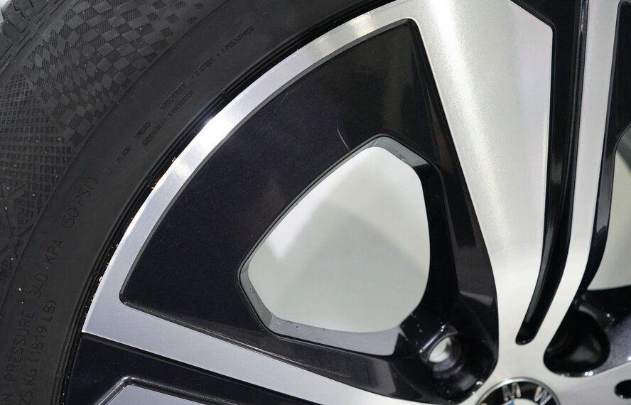 BMW BMW 4 serie i4 G26 852 17 inch velgen Continental Winterbanden Origineel