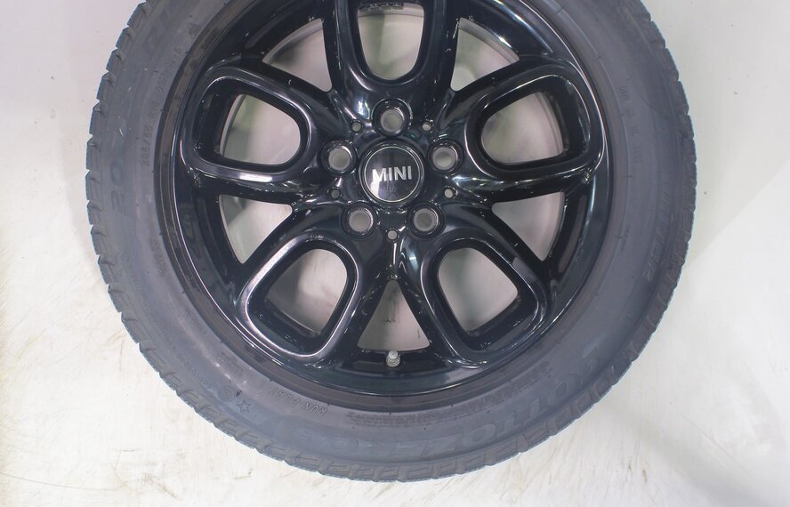 Mini Mini Clubman F54 494 16 inch velgen Pirelli Runflat Winterbanden Origineel