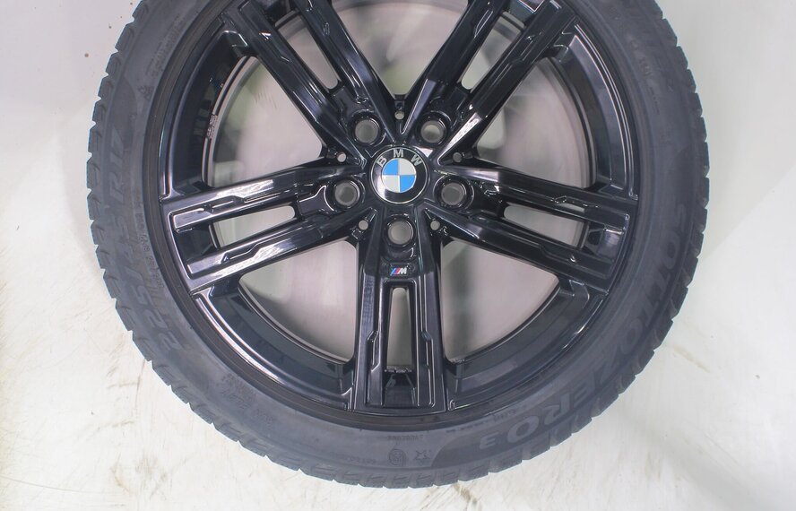 BMW BMW 1 2 serie F40 F44 2 serie Gran Coupe 550M 17 inch velgen Pirelli Runflat Winterbanden Nieuw Origineel