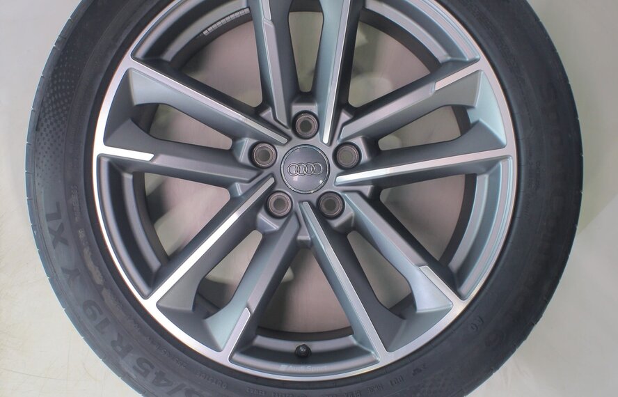 Audi Audi Q3 SQ3 F3B 19 inch velgen Continental Zomerbanden Origineel