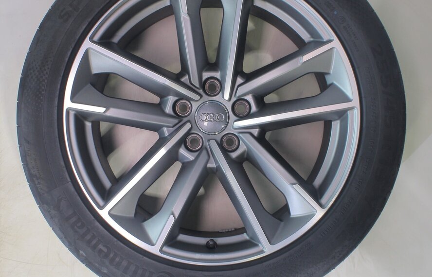 Audi Audi Q3 SQ3 F3B 19 inch velgen Continental Zomerbanden Origineel