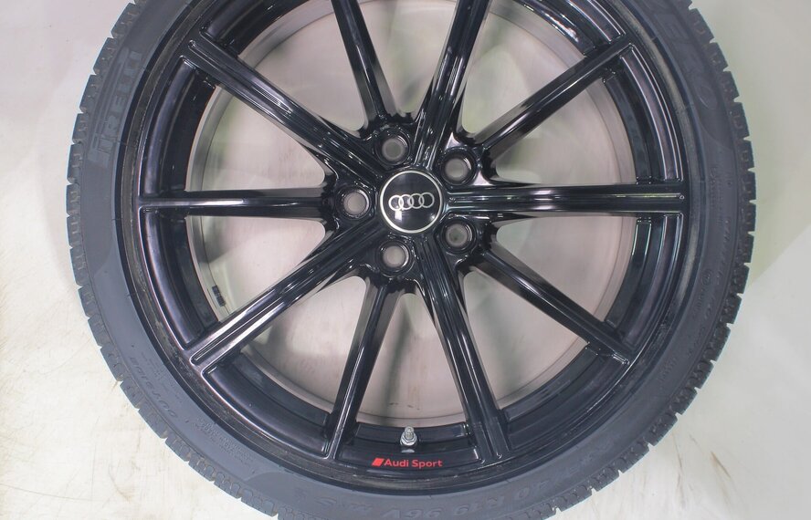 Audi Audi RS4 RS5 B9 RS 19 inch velgen Pirelli Winterbanden Origineel