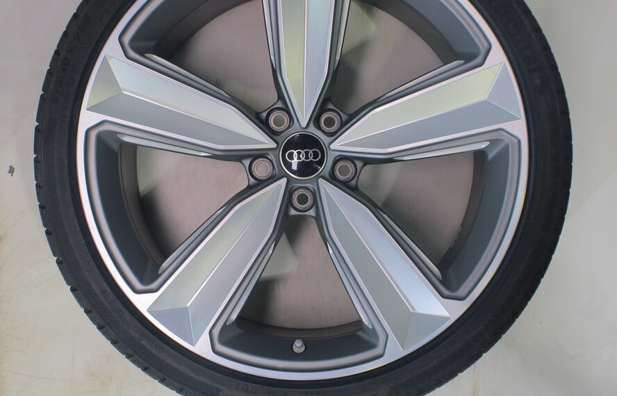 Audi Audi RS4 RS5 B9 20 inch velgen Continental Winterbanden Origineel