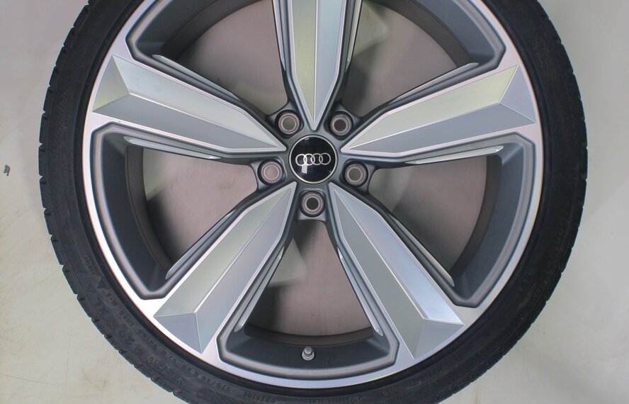 Audi Audi RS4 RS5 B9 20 inch velgen Continental Winterbanden Origineel