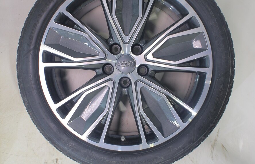 Audi Audi A5 S5 B10 19 inch velgen Goodyear Winterbanden Origineel
