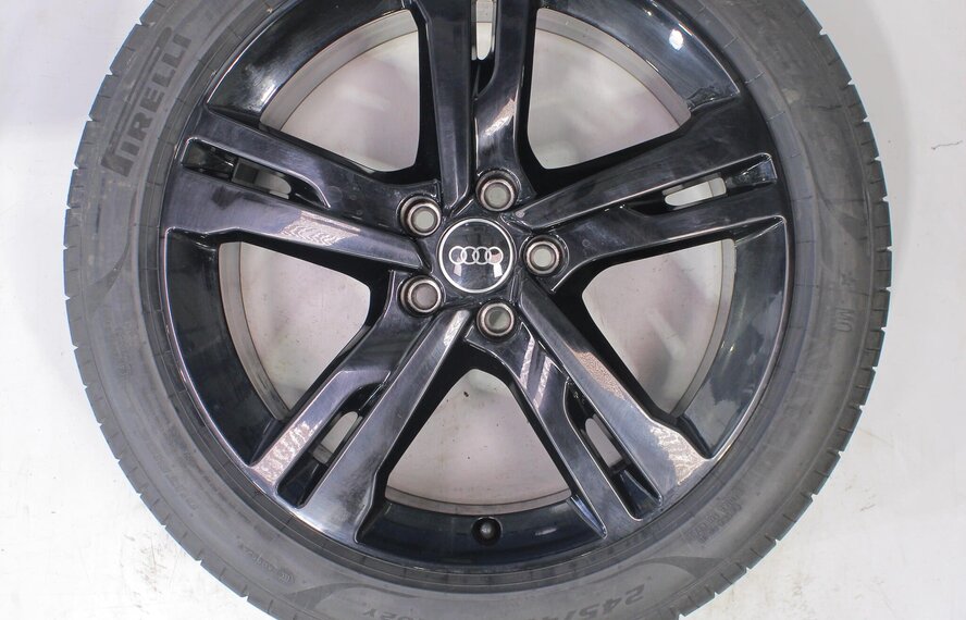 Audi Audi A6 C8 Ramus 19 inch velgen Pirelli Zomerbanden Origineel