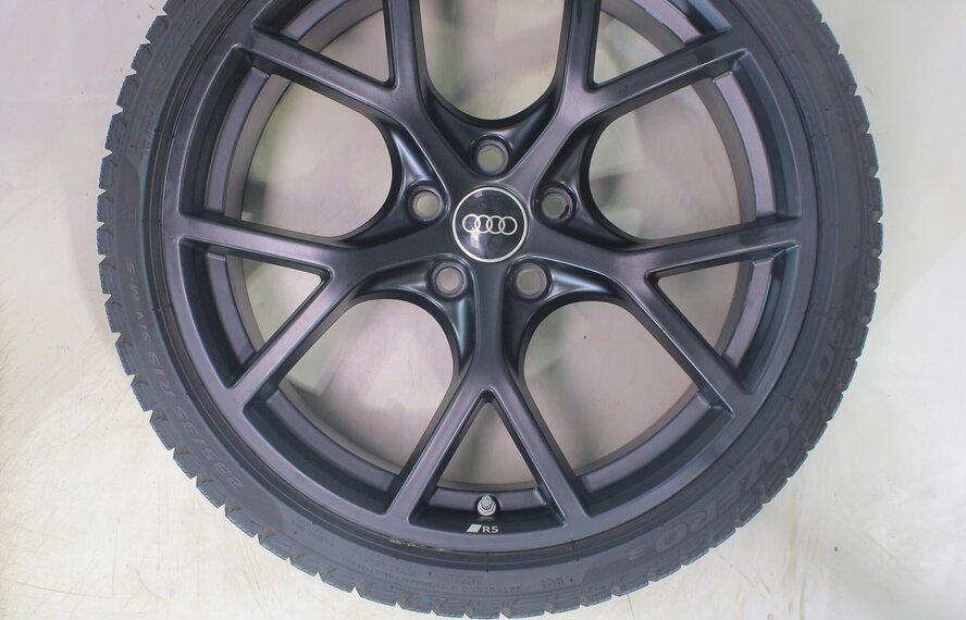 Audi Audi RS3 8Y 19 inch velgen Pirelli Winterbanden Origineel