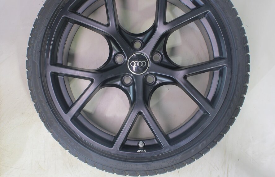 Audi Audi RS3 8Y 19 inch velgen Pirelli Winterbanden Origineel