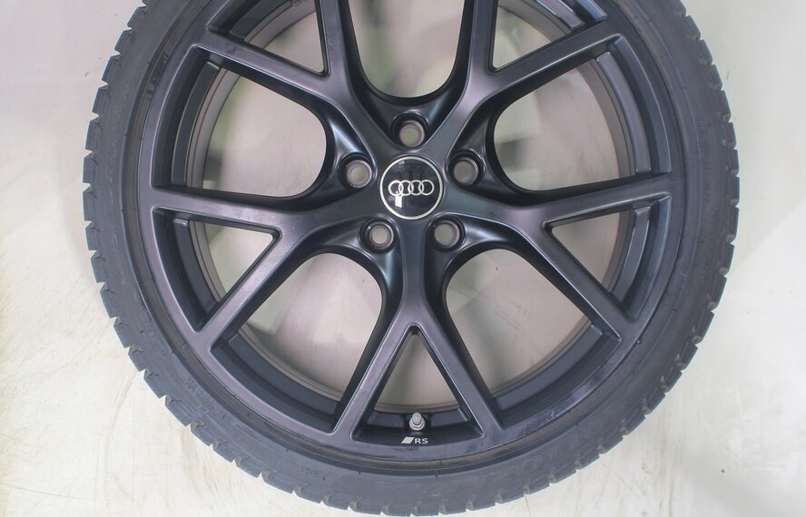 Audi Audi RS3 8Y 19 inch velgen Pirelli Winterbanden Origineel