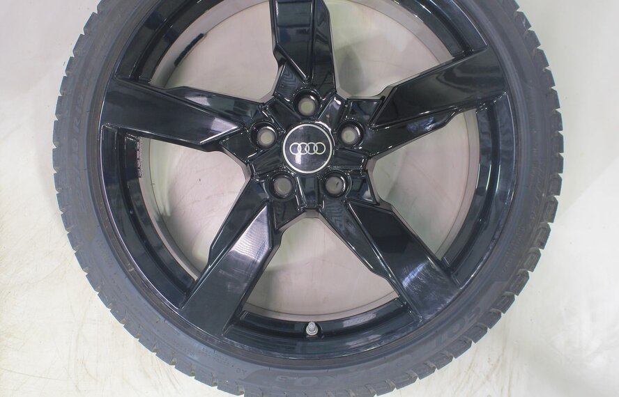 Audi Audi TT 8S 19 inch velgen Pirelli Winterbanden Origineel