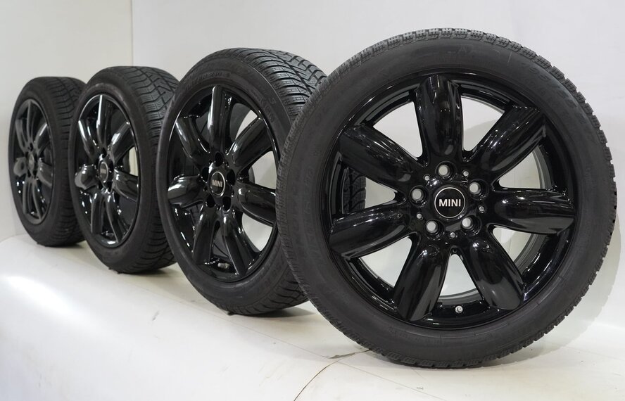 Mini Clubman F54 528 17 inch velgen Pirelli Winterbanden Origineel