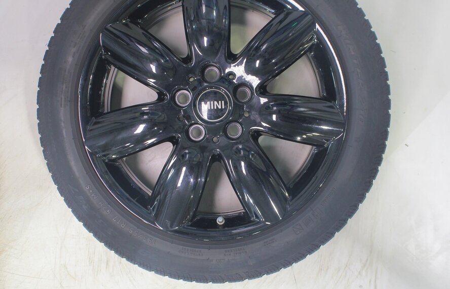 Mini Clubman F54 528 17 inch velgen Pirelli Winterbanden Origineel