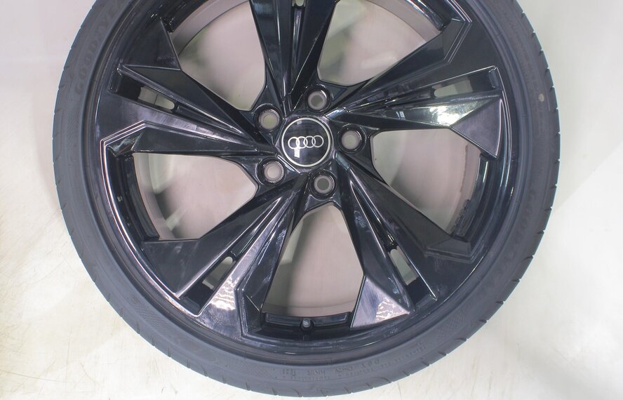 Audi Audi A3 S3 8Y 8V 19 inch velgen Goodyear Zomerbanden Origineel