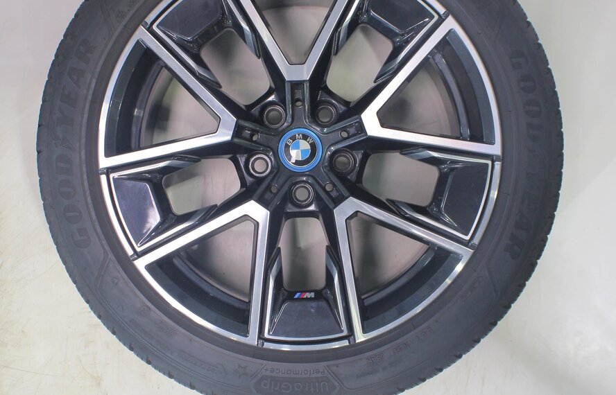 BMW BMW 4 serie i4 G26 858M 18 inch velgen Goodyear Winterbanden Origineel