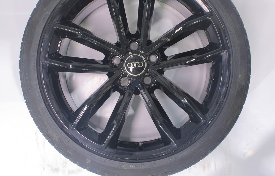 Audi Audi A5 S5 B9 19 inch velgen Continental Winterbanden Origineel