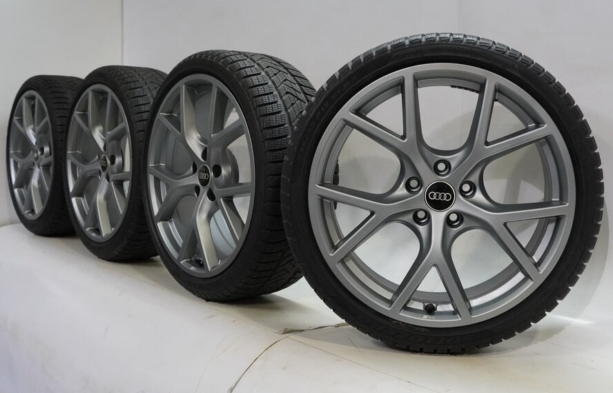Audi Audi RS3 8Y 19 inch velgen Pirelli Winterbanden Origineel