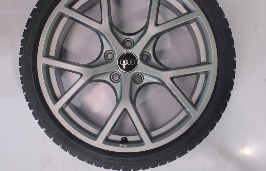 Audi Audi RS3 8Y 19 inch velgen Pirelli Winterbanden Origineel