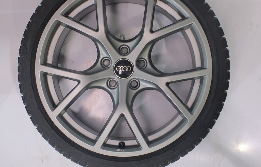Audi Audi RS3 8Y 19 inch velgen Pirelli Winterbanden Origineel