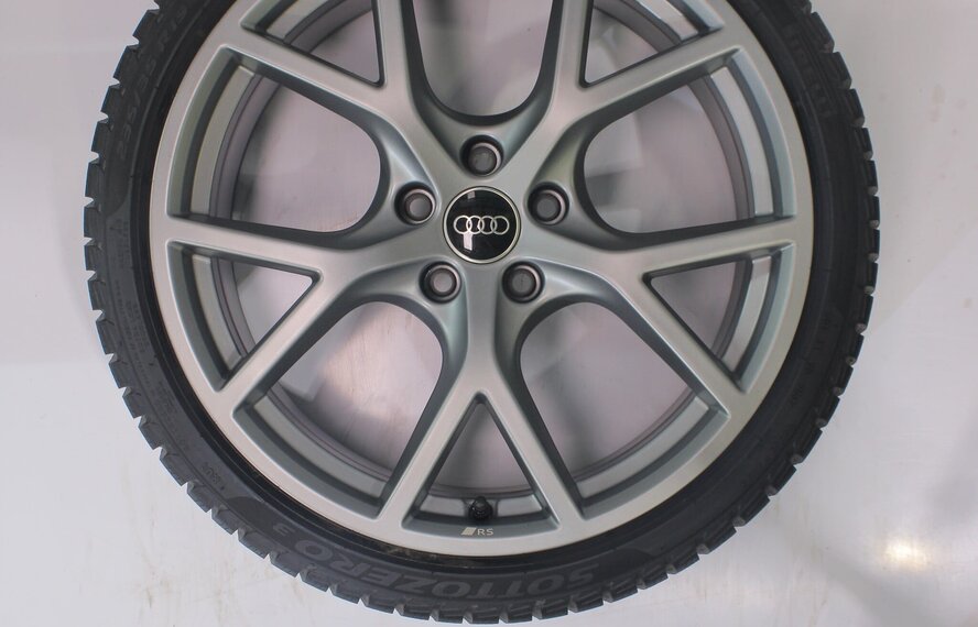 Audi Audi RS3 8Y 19 inch velgen Pirelli Winterbanden Origineel