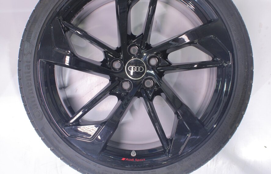 Audi Audi RS4 20 inch velgen Continental Winterbanden Origineel