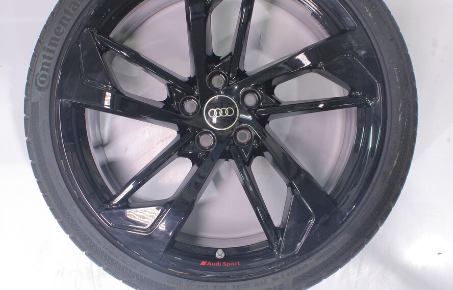 Audi Audi RS4 20 inch velgen Continental Winterbanden Origineel