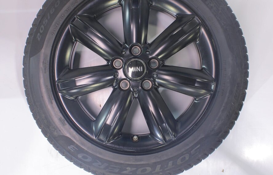 Mini Mini Countryman F60 539 17 inch velgen Pirelli Winterbanden Origineel