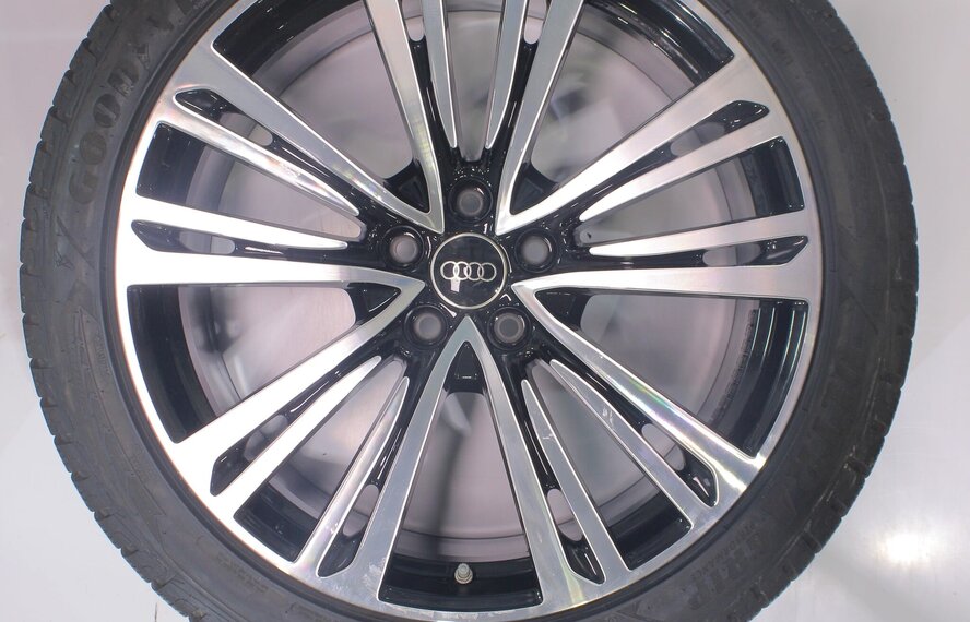 Audi Audi A8 4N 20 inch velgen Goodyear Winterbanden Origineel