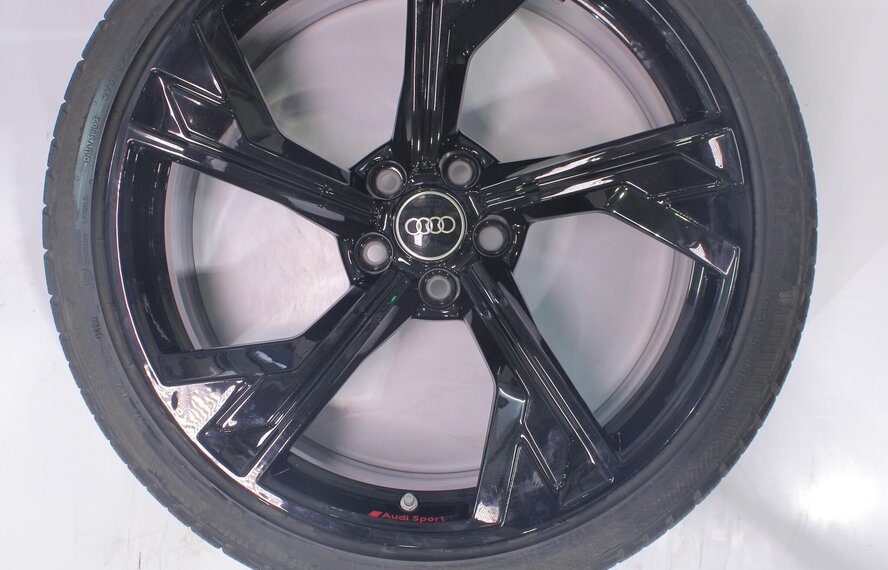 Audi Audi RS4 RS5 B9 20 inch velgen Continental Winterbanden Origineel