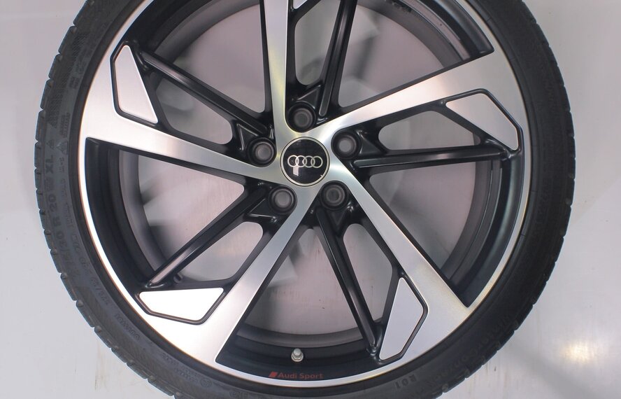 Audi Audi RS4 RS5 B9 20 inch velgen Continental Winterbanden Origineel