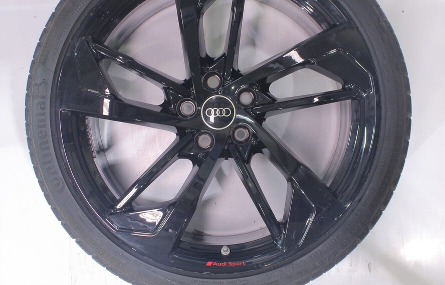 Audi Audi RS4 RS5 B9 20 inch velgen Continental Winterbanden Origineel