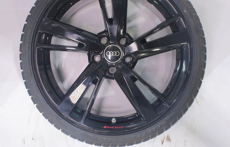 Audi Audi A3 8V 19 inch velgen Pirelli Winterbanden Nieuw Origineel