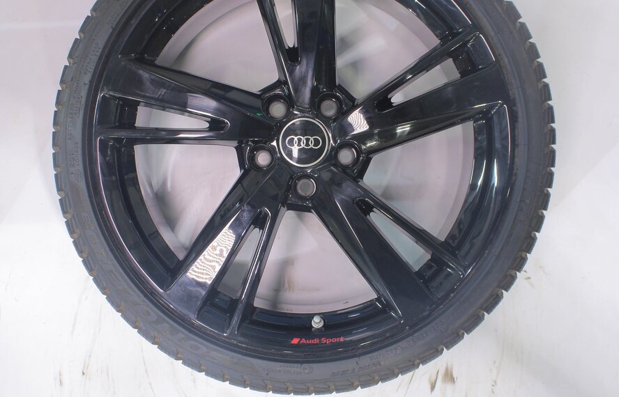 Audi Audi A3 8V 19 inch velgen Pirelli Winterbanden Nieuw Origineel