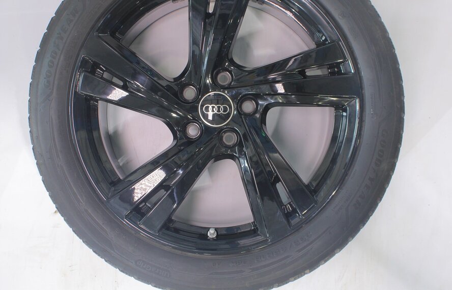 Audi Audi A5 S5 B10 18 inch velgen Goodyear Winterbanden Origineel