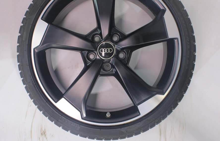 Audi Audi A3 S3 8V 19 inch velgen Pirelli Winterbanden Origineel