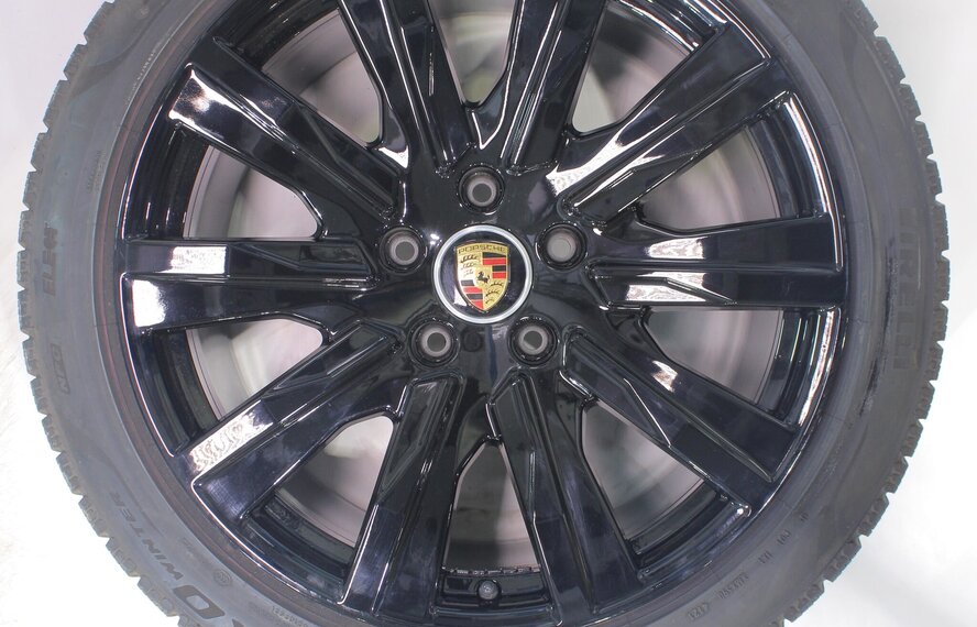 Porsche Porsche Taycan 4S S Turbo 20 inch velgen Pirelli Winterbanden Origineel