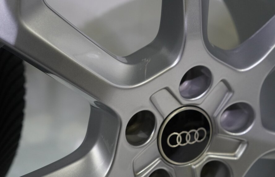 Audi Audi Q2 SQ2 81A 17 inch velgen Michelin Winterbanden Origineel