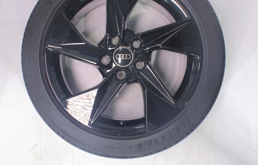 Audi Audi A3 S3 8Y 8V 17 inch velgen Michelin Zomerbanden Origineel