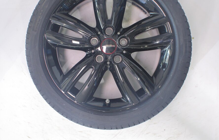 Mini Mini Cooper / S / One / Cabrio F55 F56 F57 JCW562 17 inch velgen Pirelli Runflat Zomerbanden Nieuw Origineel