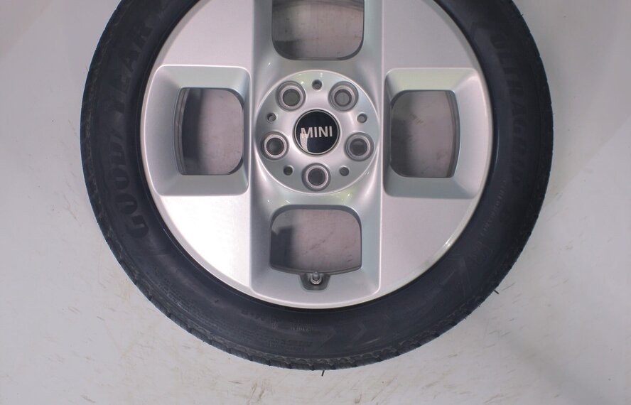Mini Mini F65 / F66 F67 One / Cooper / Cooper D / Cooper S 955 16 inch velgen Goodyear Winterbanden Nieuw Origineel