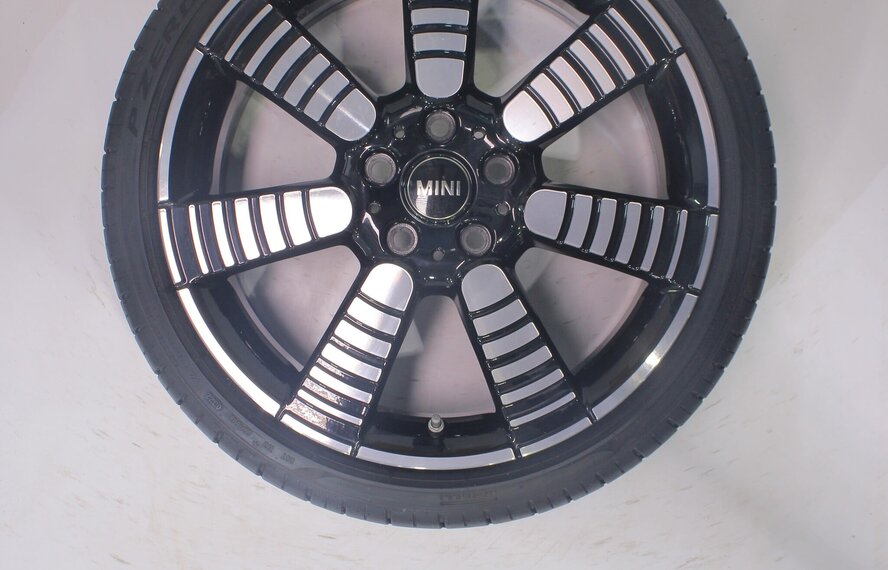Mini Mini Cooper / S / One / Cabrio F55 F56 F57 900 18 inch velgen Pirelli Runflat Zomerbanden Origineel