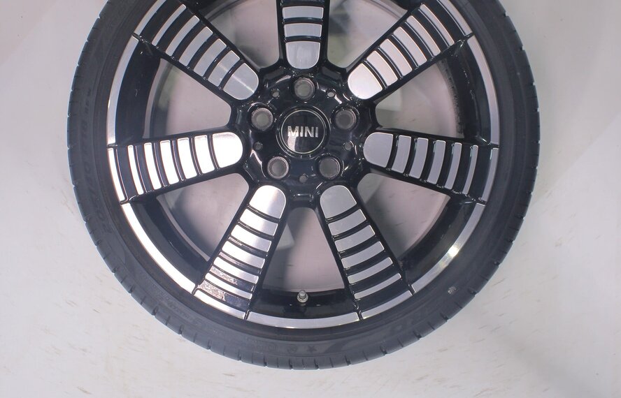 Mini Mini Cooper / S / One / Cabrio F55 F56 F57 900 18 inch velgen Pirelli Runflat Zomerbanden Origineel