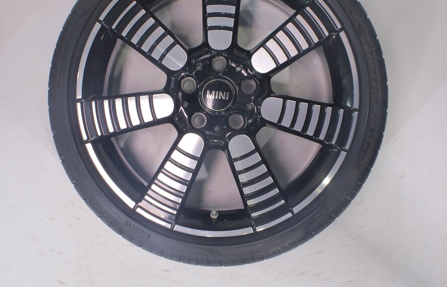 Mini Mini Cooper / S / One / Cabrio F55 F56 F57 900 18 inch velgen Pirelli Runflat Zomerbanden Origineel
