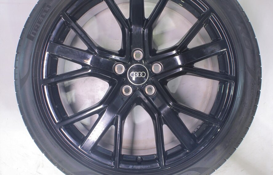 Audi Audi Q3 RSQ3 20 inch velgen Pirelli Zomerbanden Origineel