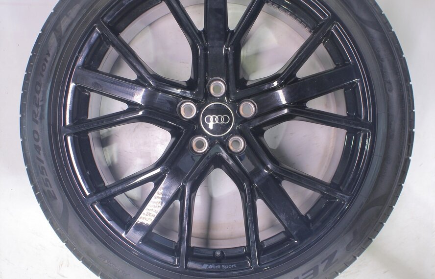 Audi Audi Q3 RSQ3 20 inch velgen Pirelli Zomerbanden Origineel