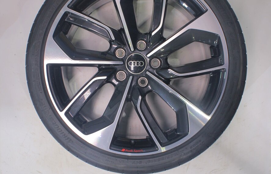 Audi Audi A3 S3 8Y 8V 19 inch velgen Bridgestone Zomerbanden Origineel