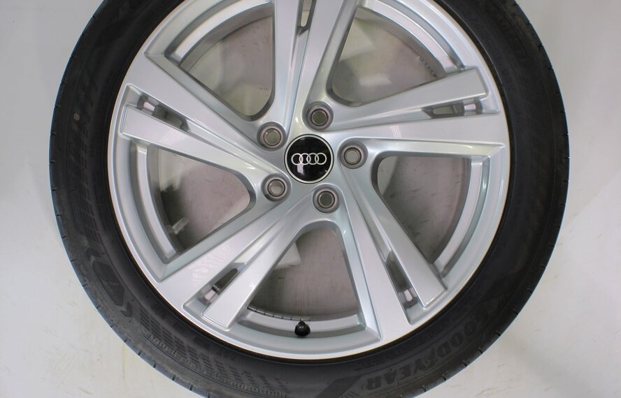 Audi Audi A5 S5 B10 18 inch velgen Goodyear Zomerbanden Origineel