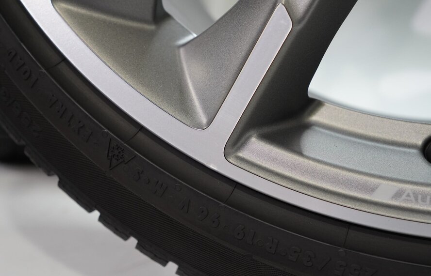 Audi Audi A5 S5 B9 19 inch velgen Continental Winterbanden Origineel