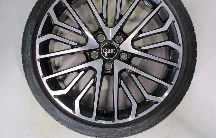 Audi Audi A3 S3 8Y 8V 19 inch velgen Pirelli Zomerbanden Nieuw Origineel