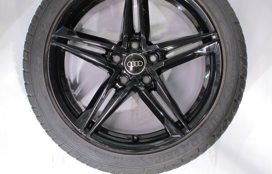 Audi Audi A4 S4 B9 8W 18 inch velgen Goodyear Winterbanden Origineel